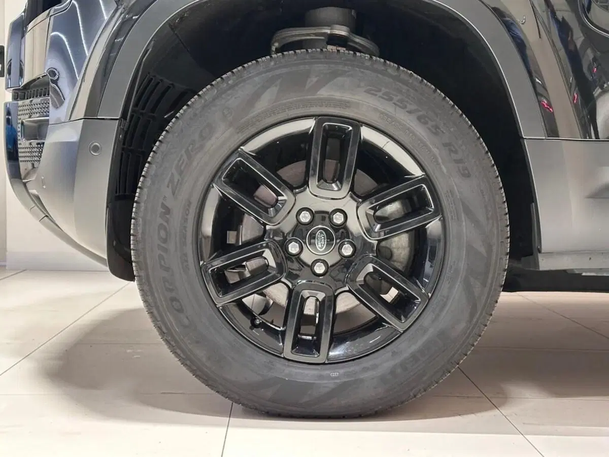 Land Rover Defender usata a Varese (6)