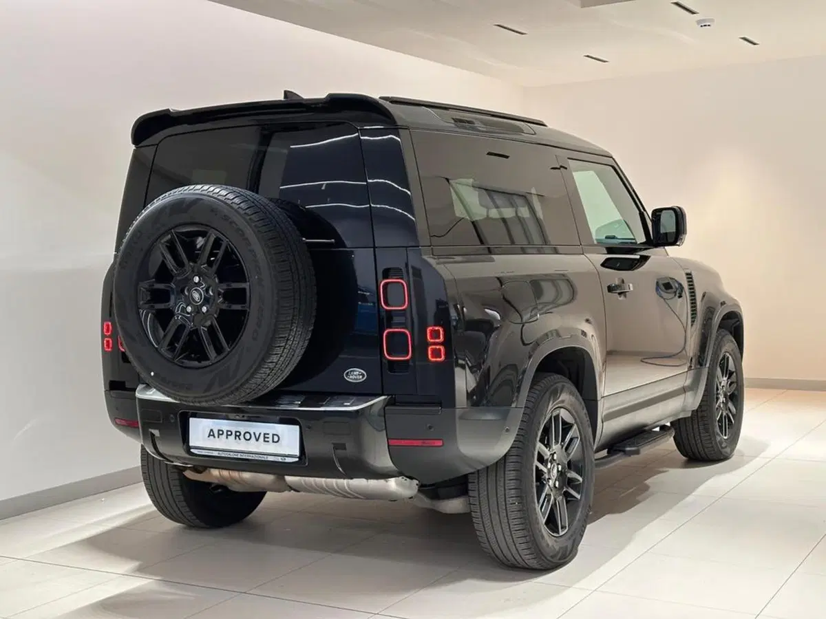 Land Rover Defender usata a Varese (9)
