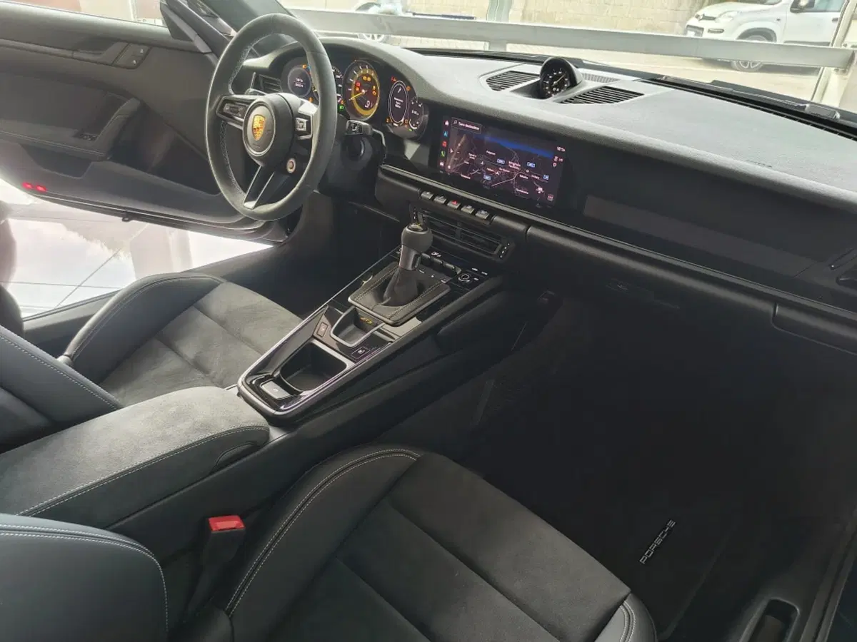 Porsche 911 Coupé nuova a Firenze (20)
