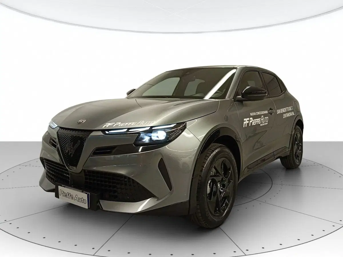 Alfa Romeo Junior nuova a Macerata