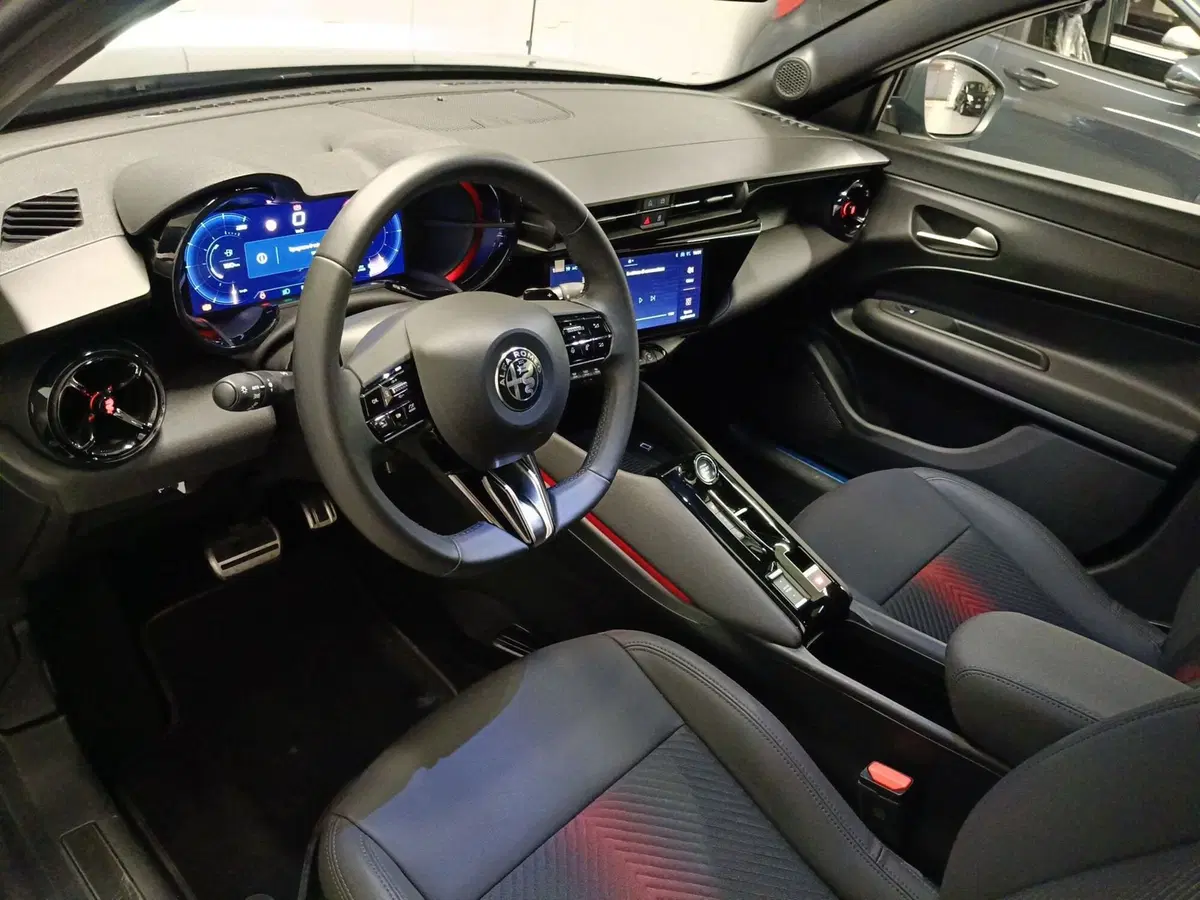 Alfa Romeo Junior nuova a Macerata (11)