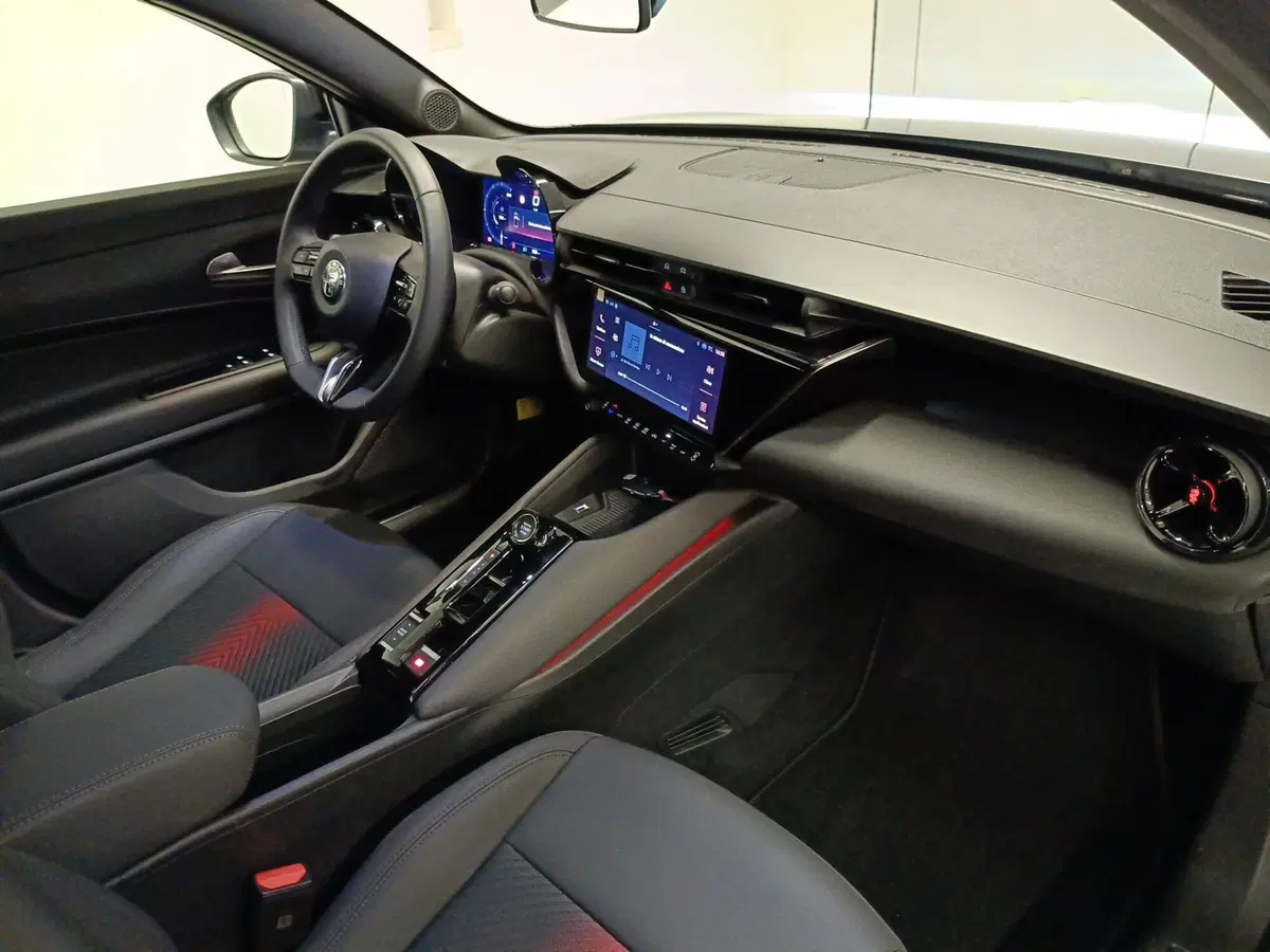 Alfa Romeo Junior nuova a Macerata (12)