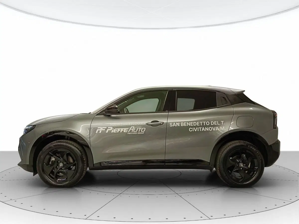 Alfa Romeo Junior nuova a Macerata (2)