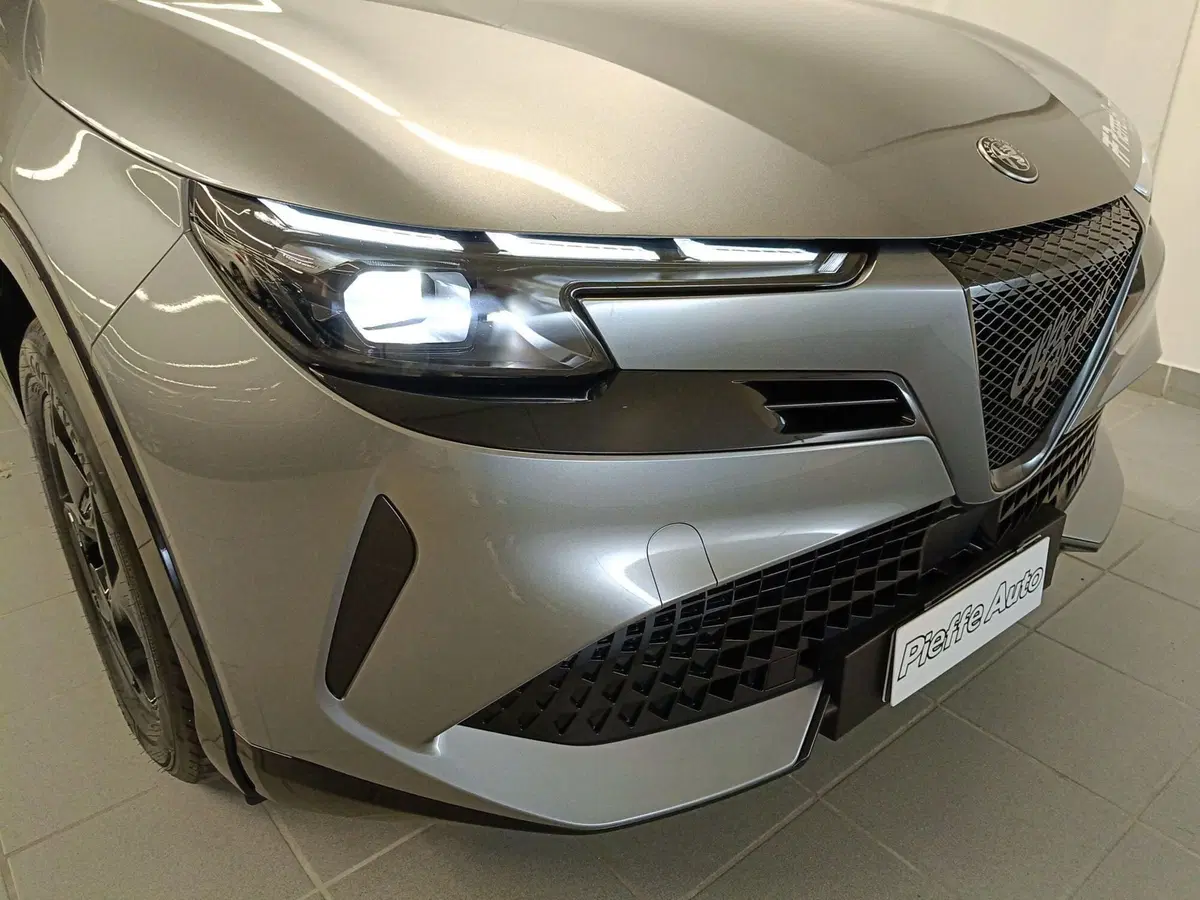 Alfa Romeo Junior nuova a Macerata (7)