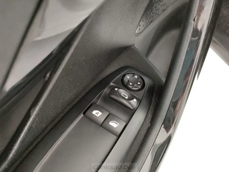 Peugeot 208 usata a Caserta (20)