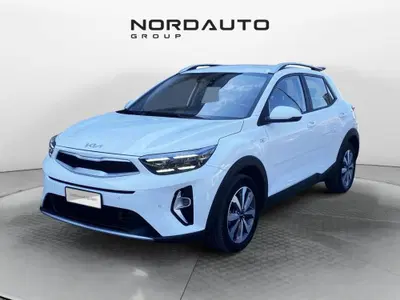 Kia Stonic 1.0 t-gdi mhev Urban 100cv dct del 2025 usata a San Fior