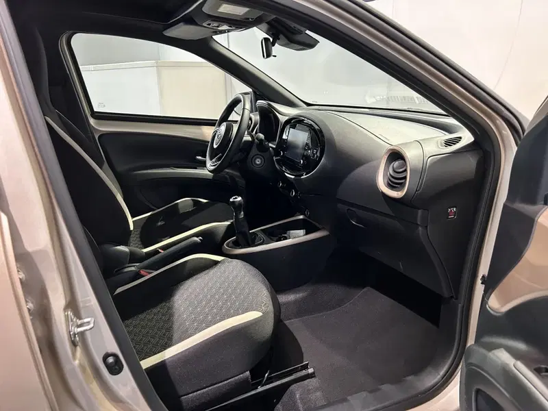 Toyota Aygo X usata a Milano (12)