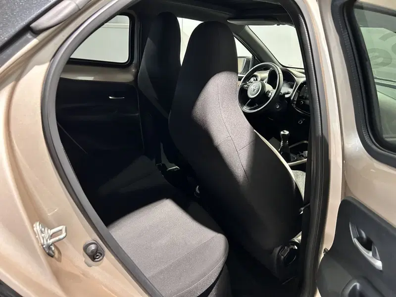 Toyota Aygo X usata a Milano (13)