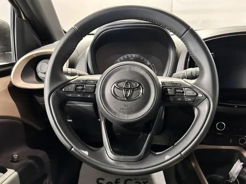 Toyota Aygo X usata a Milano (8)