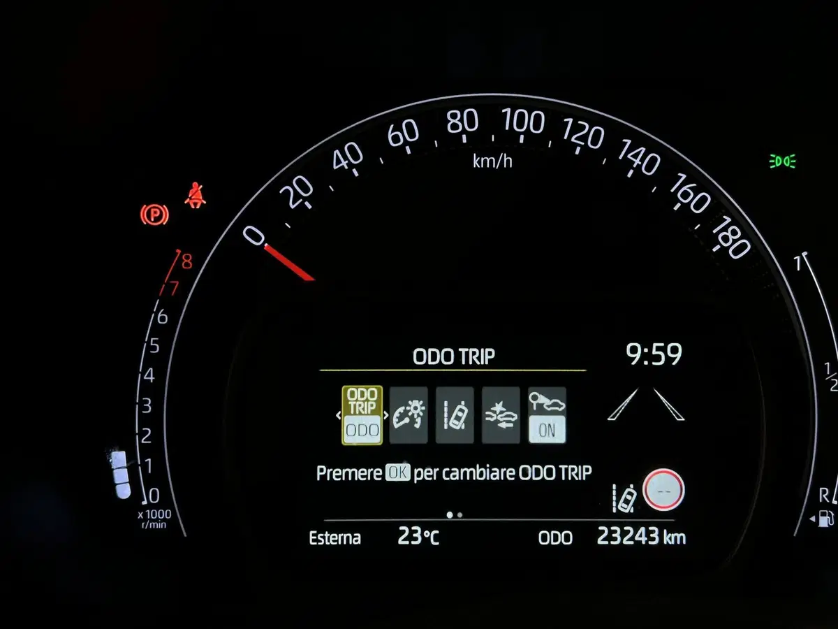 Toyota Aygo X usata a Milano (9)