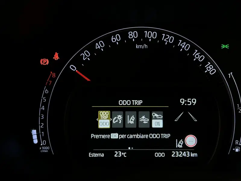 Toyota Aygo X usata a Milano (9)