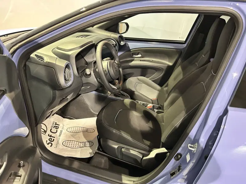 Toyota Aygo X usata a Milano (11)