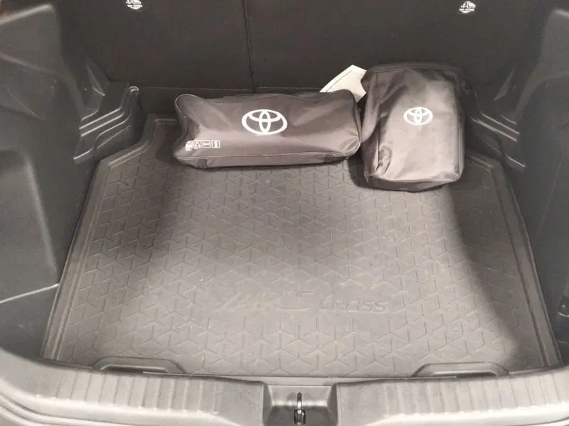 Toyota Yaris Cross usata a Roma (6)