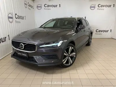 Volvo V60 Cross Country 2.0 b4 Plus awd auto del 2023 usata a Ferrara