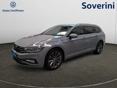 Volkswagen Passat Variant 2.0 TDI SCR EVO DSG Business del 2022 usata a Bologna