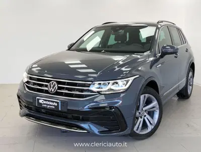 Volkswagen Tiguan 2.0 TDI 150 CV SCR DSG 4MOTION R-Line del 2023 usata a Lurate Caccivio