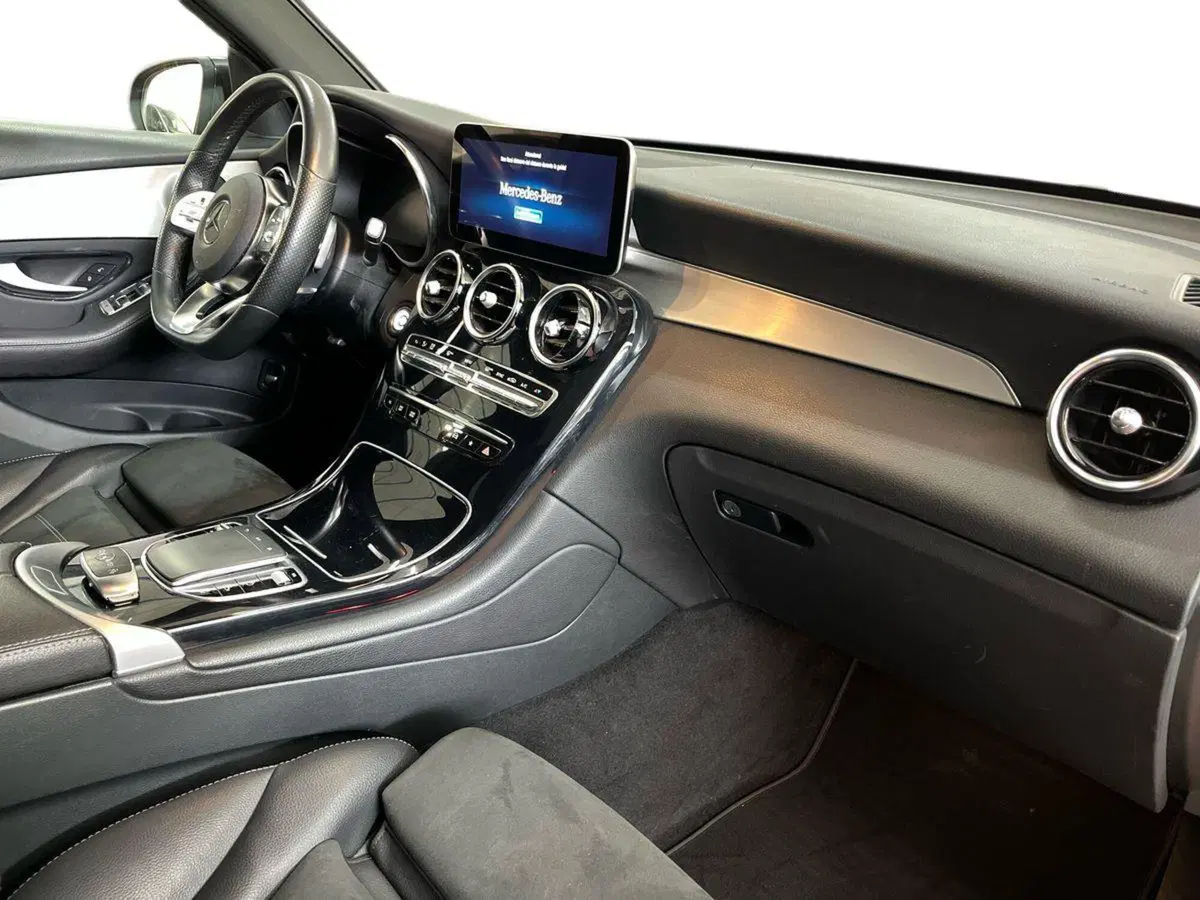 Mercedes-Benz GLC SUV usata a Bari (9)