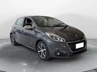 Peugeot 208 BlueHDi 100 Stop&amp;Start 5 porte Allure del 2018 usata a Ponsacco