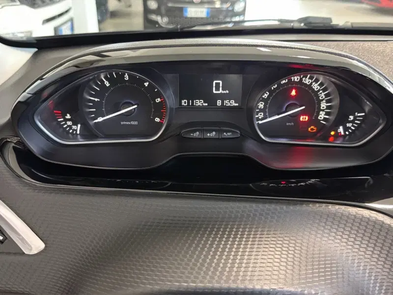 Peugeot 208 usata a Pisa (11)