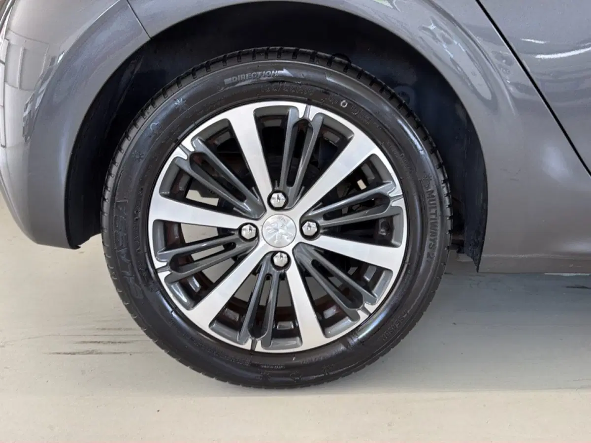 Peugeot 208 usata a Pisa (5)