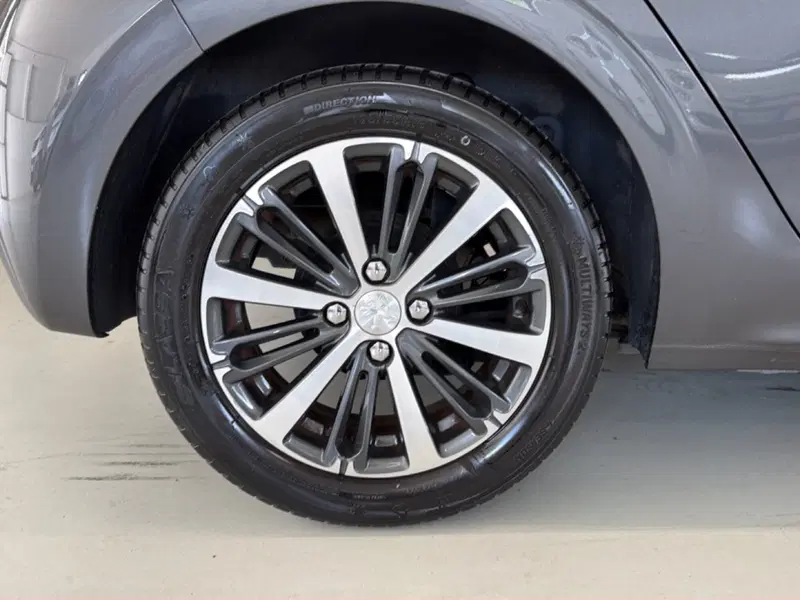 Peugeot 208 usata a Pisa (5)