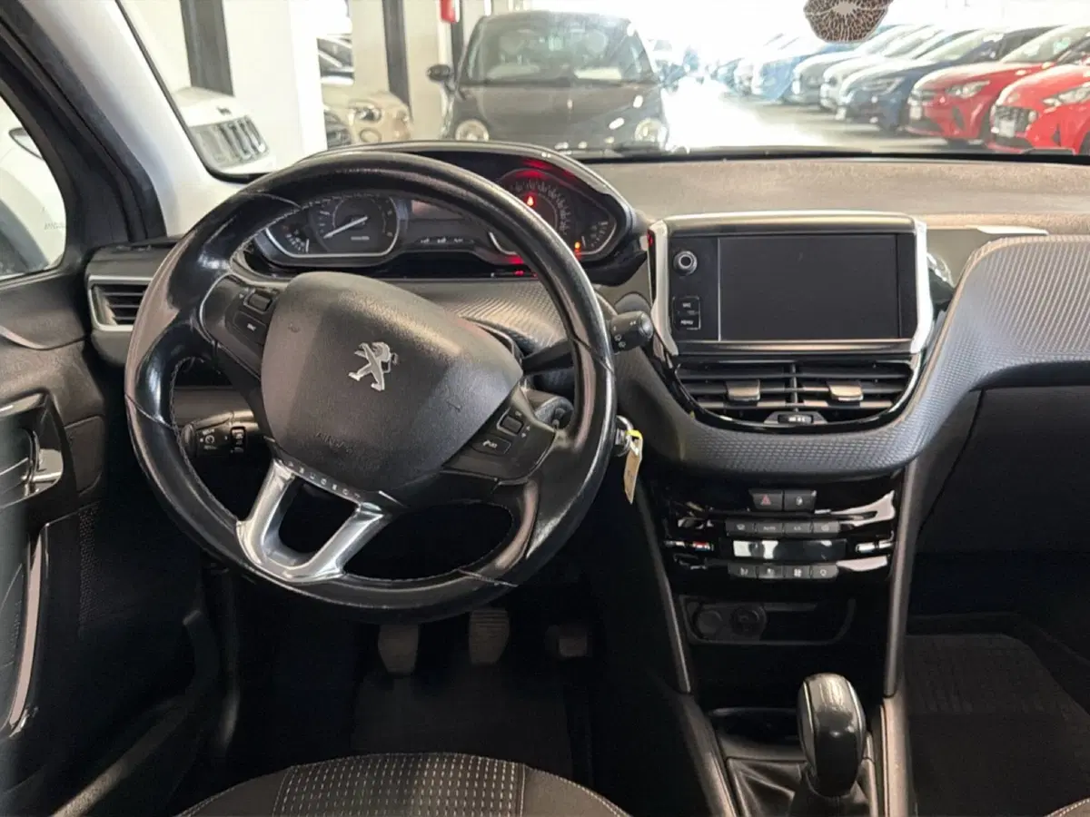 Peugeot 208 usata a Pisa (8)