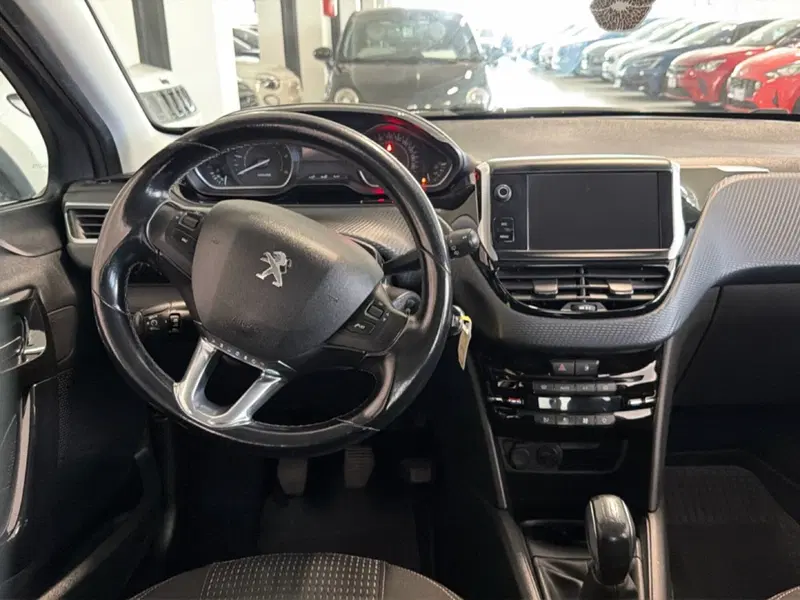 Peugeot 208 usata a Pisa (8)