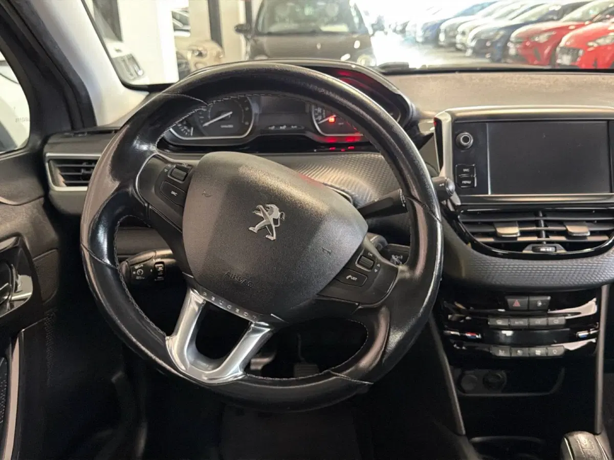 Peugeot 208 usata a Pisa (9)