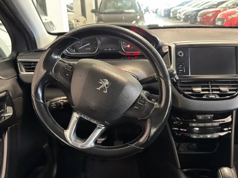 Peugeot 208 usata a Pisa (9)