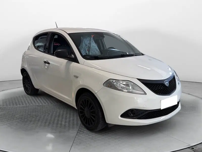 Lancia Ypsilon usata a Pisa