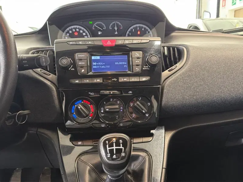 Lancia Ypsilon usata a Pisa (10)