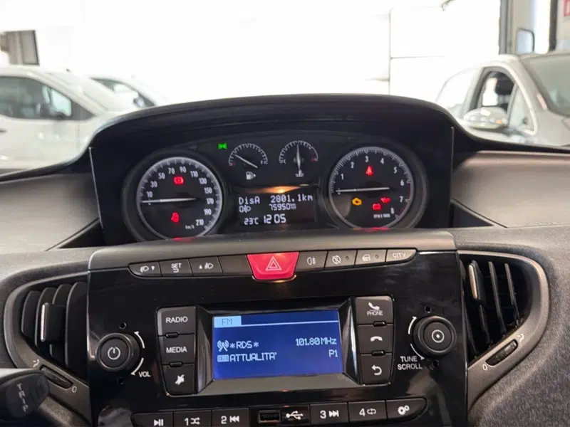 Lancia Ypsilon usata a Pisa (11)
