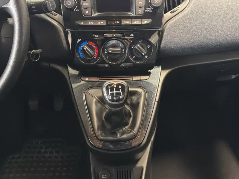 Lancia Ypsilon usata a Pisa (9)