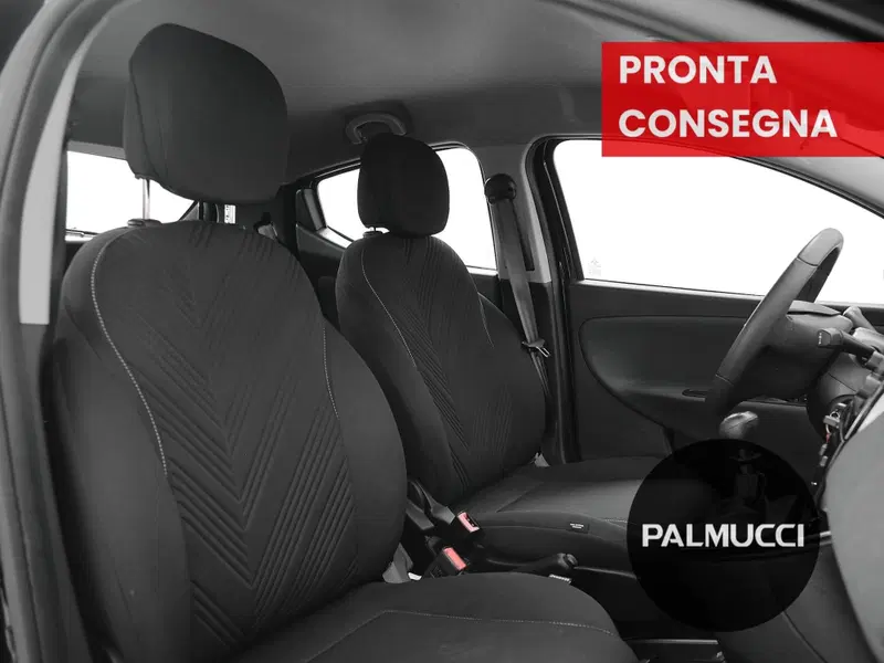 Lancia Ypsilon usata a Prato (11)