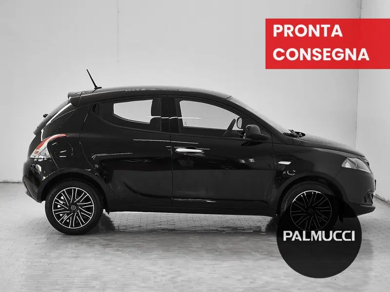 Lancia Ypsilon usata a Prato (5)