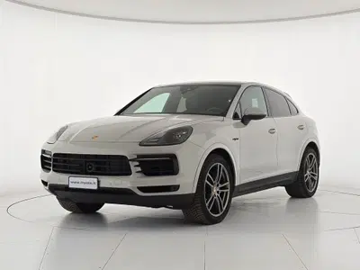 Porsche Cayenne 3.0 V6 E-Hybrid del 2023 usata a Borgo San Dalmazzo