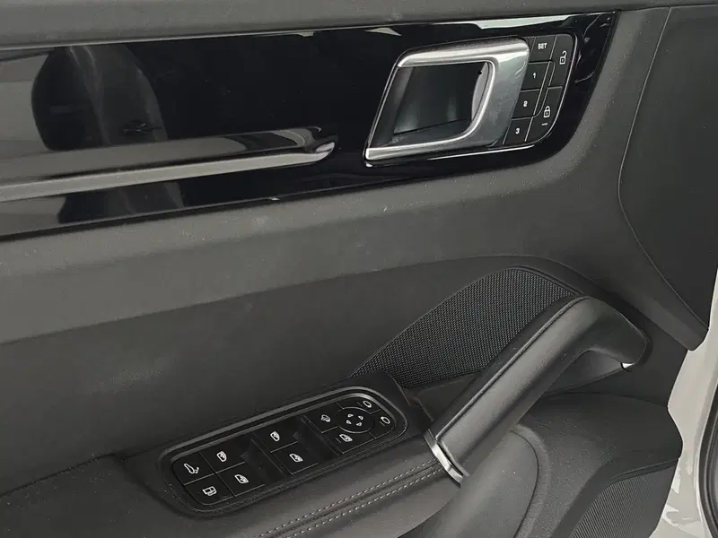 Porsche Cayenne usata a Cuneo (17)