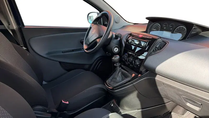 Lancia Ypsilon usata a Treviso (10)