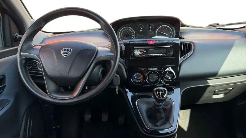 Lancia Ypsilon usata a Treviso (12)