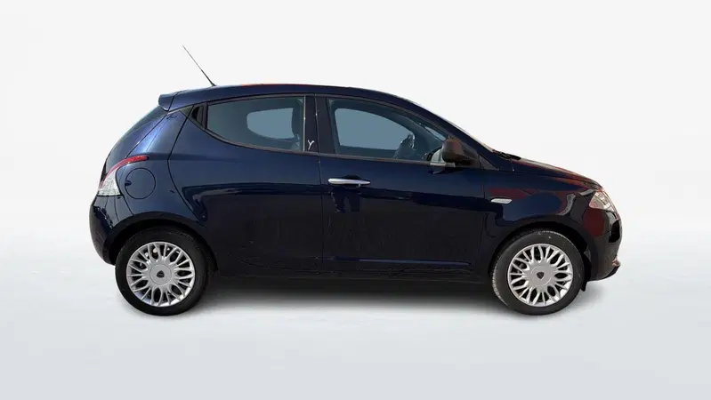 Lancia Ypsilon usata a Treviso (4)