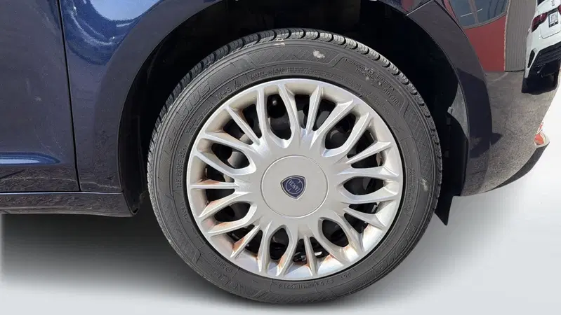 Lancia Ypsilon usata a Treviso (5)