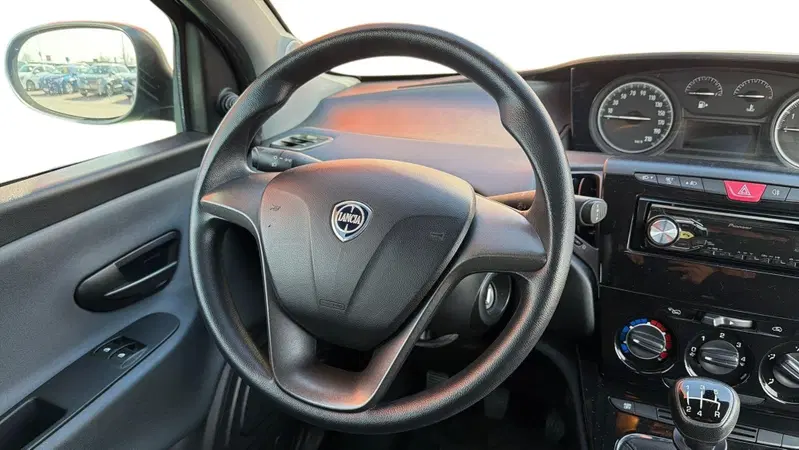 Lancia Ypsilon usata a Treviso (7)