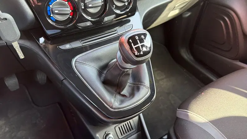 Lancia Ypsilon usata a Treviso (8)