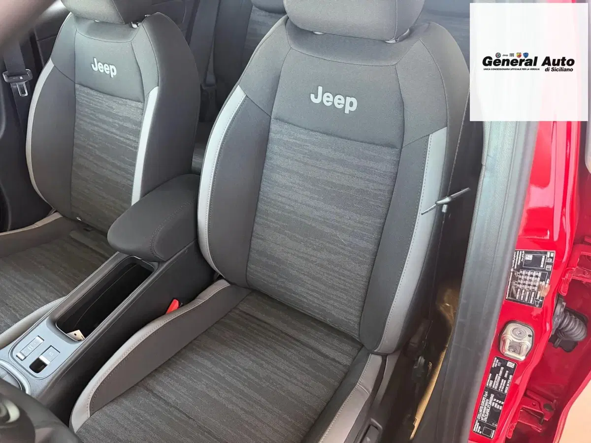 Jeep Avenger nuova a Lucca (12)