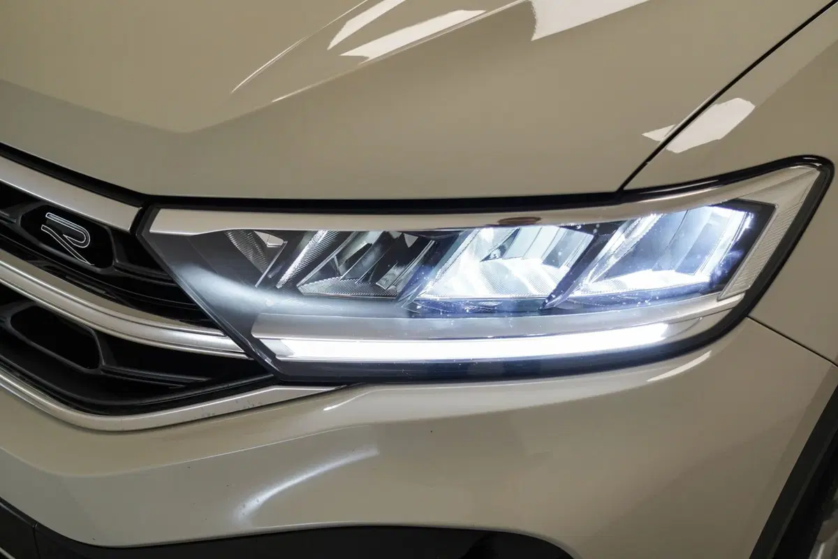 Volkswagen T-Roc usata a Varese (8)