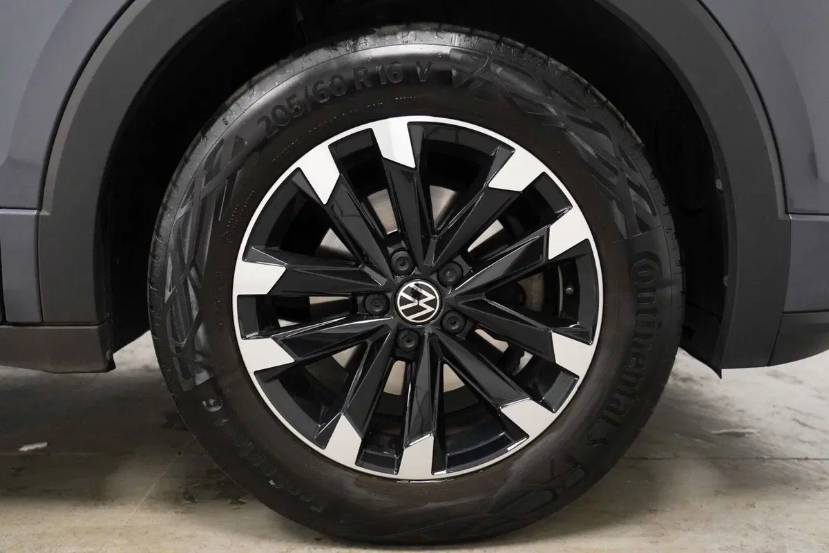 Volkswagen T-Cross usata a Varese (8)