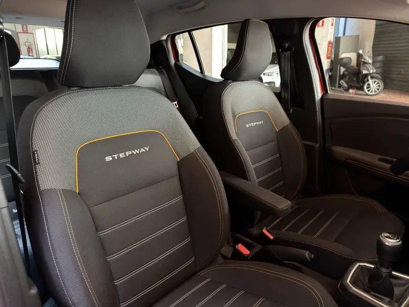 Dacia Sandero usata a Milano (15)