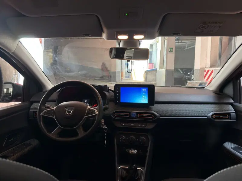 Dacia Sandero usata a Milano (17)