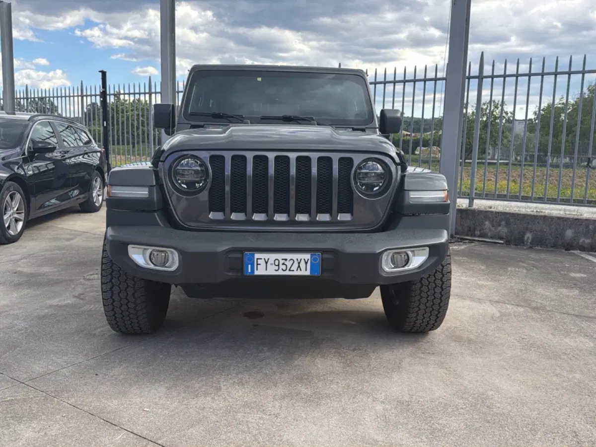 Jeep Wrangler Unlimited usata a Frosinone (13)