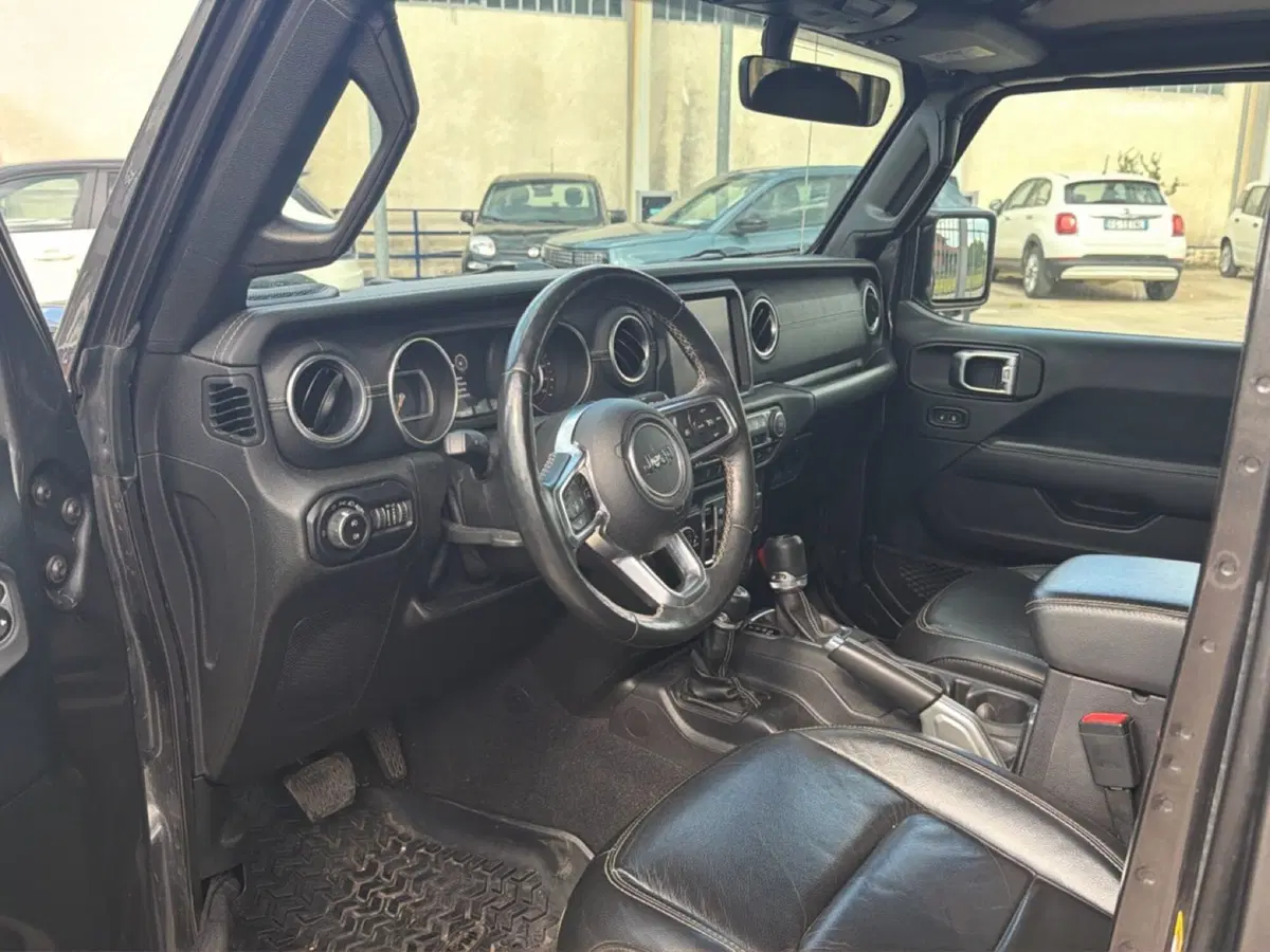 Jeep Wrangler Unlimited usata a Frosinone (18)
